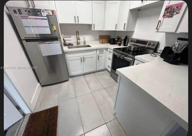 Foto del edificio - 227 SW 22nd Ave