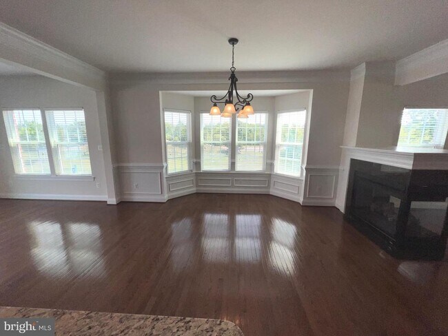 Foto del edificio - 25835 Clairmont Manor Square