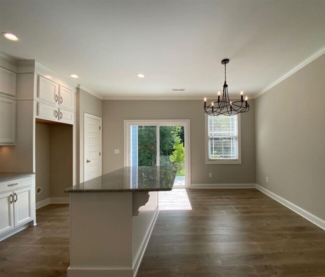 Building Photo - Beautiful 3 Bedroom 3.5 Bathroom 3 Story T...