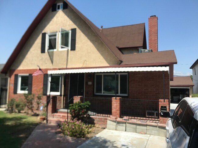 Building Photo - 554 N Keystone St