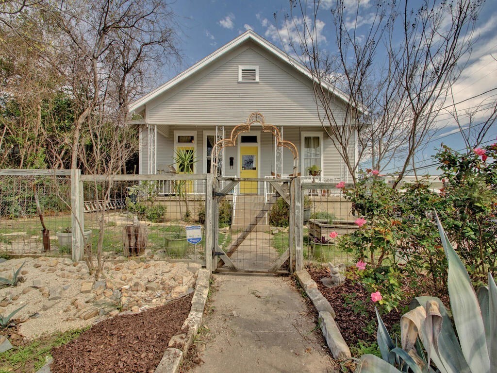 Primary Photo - 604 W 29th 1/2 St
