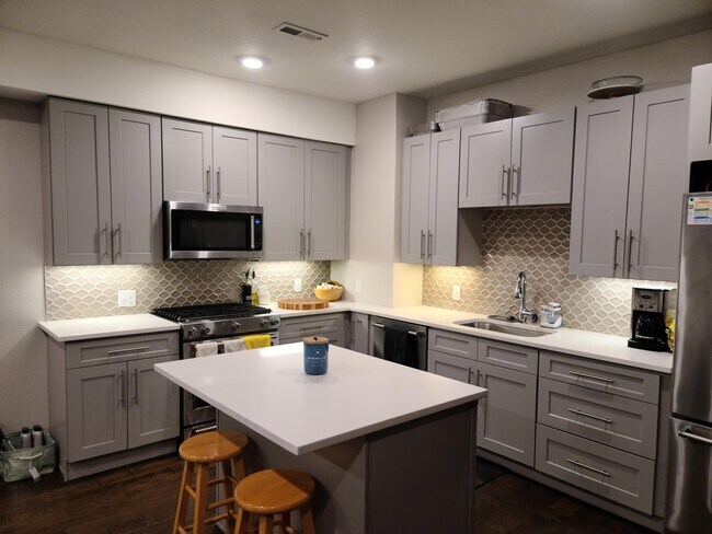 Foto del edificio - 1363 Knox Ct