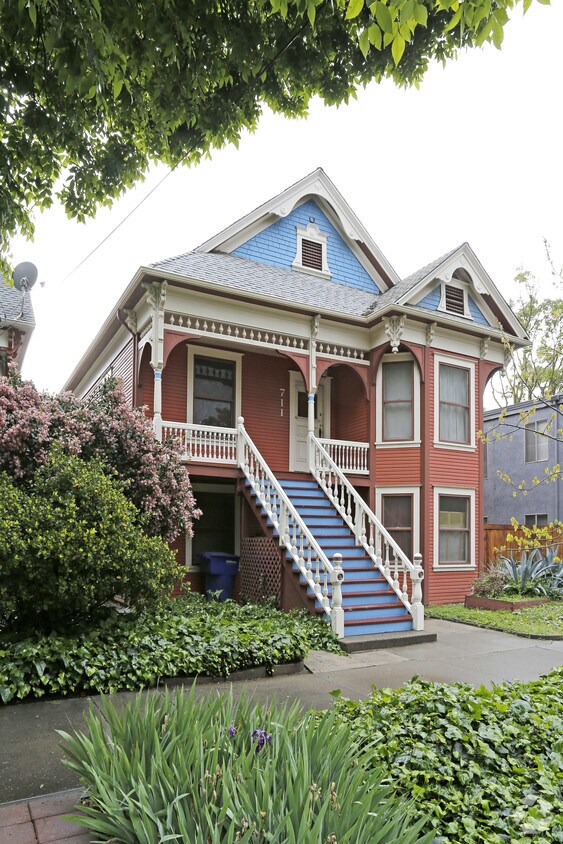 Primary Photo - 709 19th St