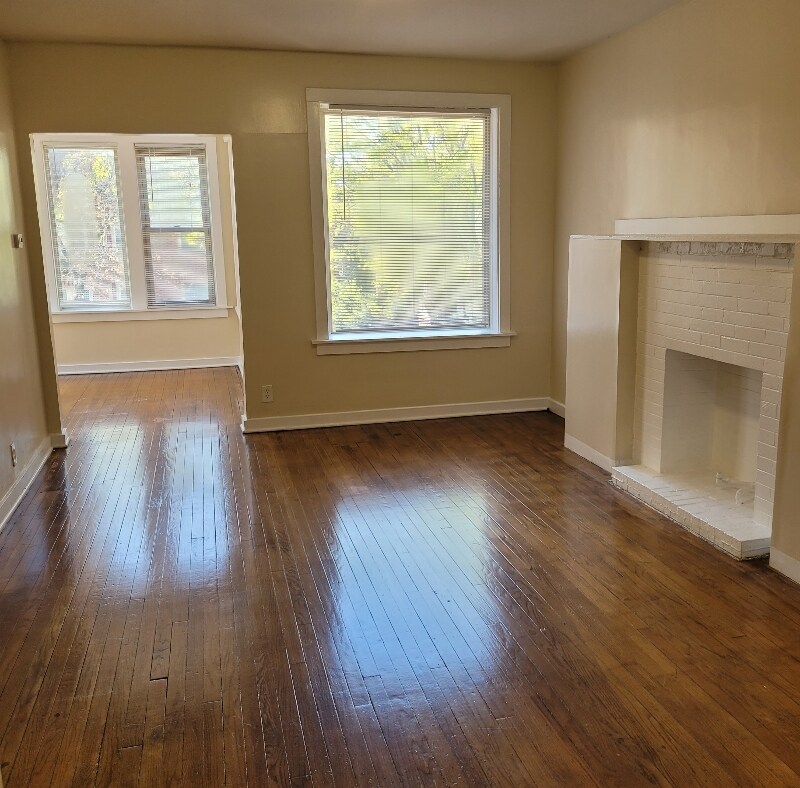 Foto principal - 6725 S Clyde Ave