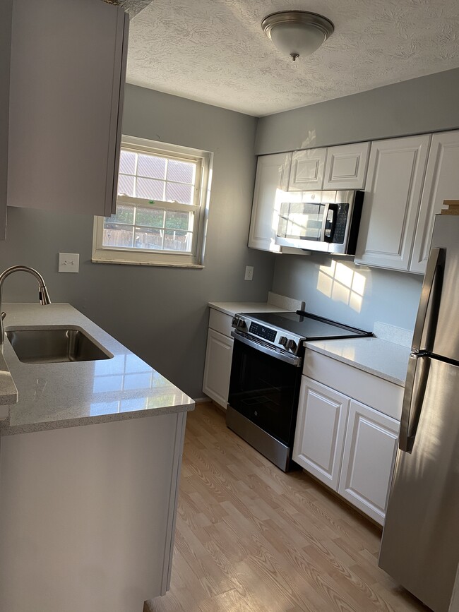 Building Photo - Sunbury Townhome