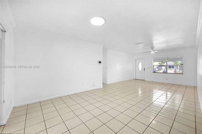Building Photo - 304 SW 77th Ave