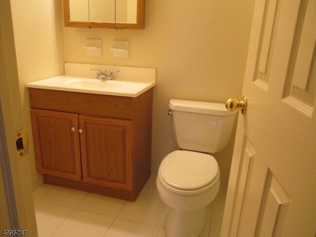 Foto del edificio - 181 Long Hill Rd