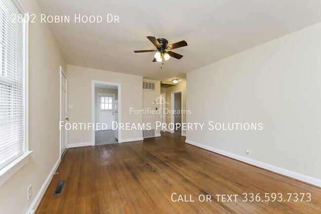 Foto del edificio - 2802 Robin Hood Dr