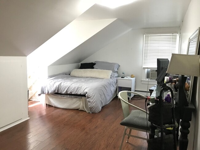 Bedroom with great closet space - 106 E Hook Cross Rd