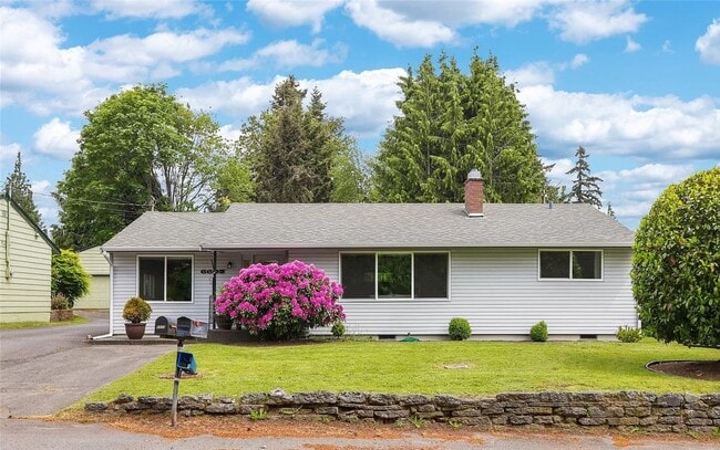 Building Photo - LOW RENT!Beautiful 4Bed2Bath House!PRIME h...