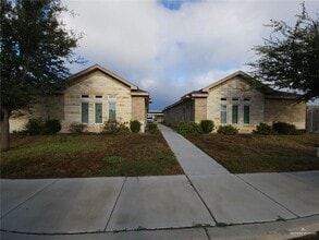 Building Photo - 415 Carlisle Ave