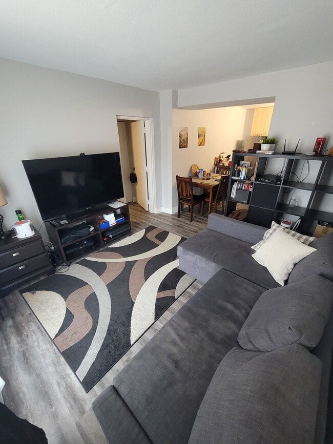 Building Photo - 162 Young St