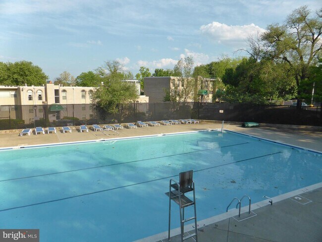 Foto del edificio - 5300 Holmes Run Pkwy