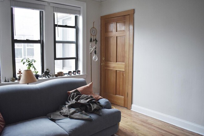 Foto del edificio - 847 W Cornelia Ave