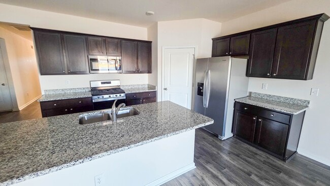 Building Photo - 3565 Bells Lk Cir