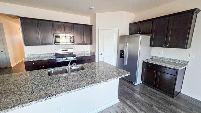 Foto del edificio - 3565 Bells Lk Cir