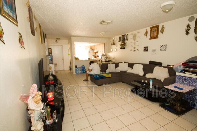 Foto del edificio - 2808 Valerie Blvd