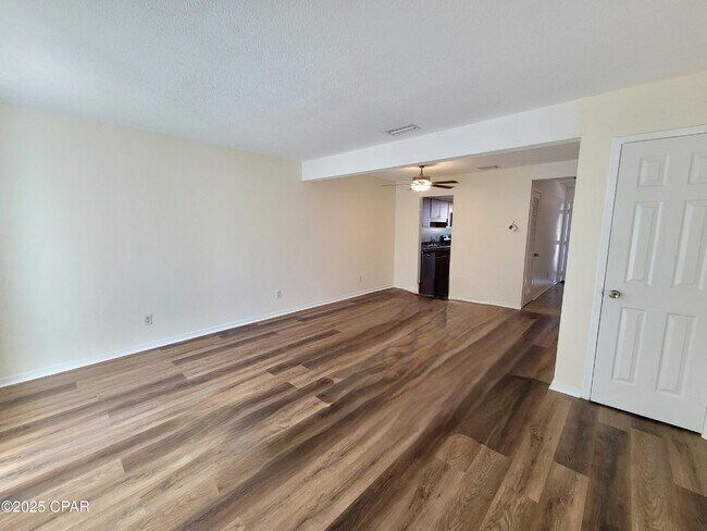 Foto del edificio - 1204 Drake Ave