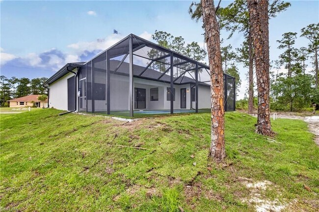 Foto del edificio - 821 Moore Ave