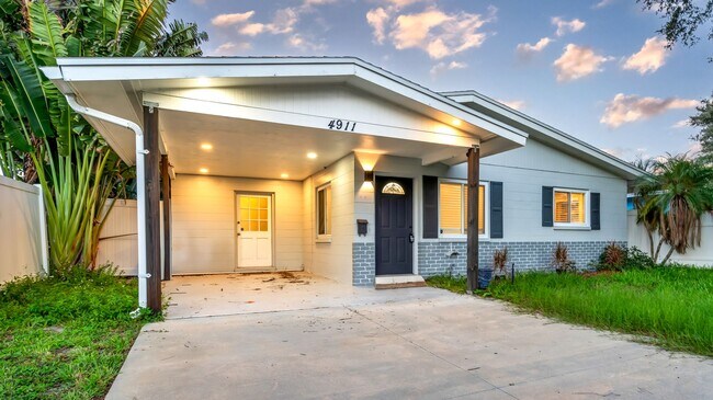 Foto del edificio - Stunning Renovated 3BD/1BA Home in Shore A...
