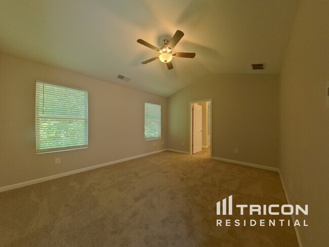 Building Photo - 333 Daffodil Drive
