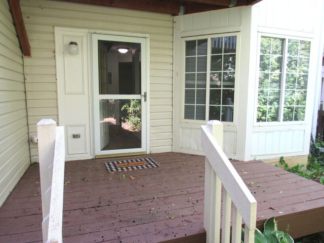 Foto principal - 255 W Treehouse Ln