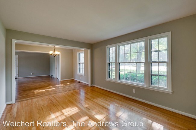 Building Photo - 3 br, 1.5 bath House - 3105 Southlake Drive