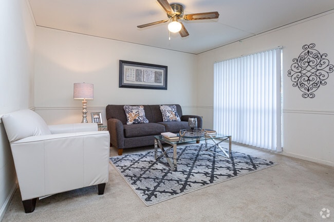 1 BR, 1 BA - 725 SF - Savoy Plaza