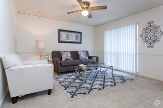 1 BR, 1 BA - 725 SF - Savoy Plaza