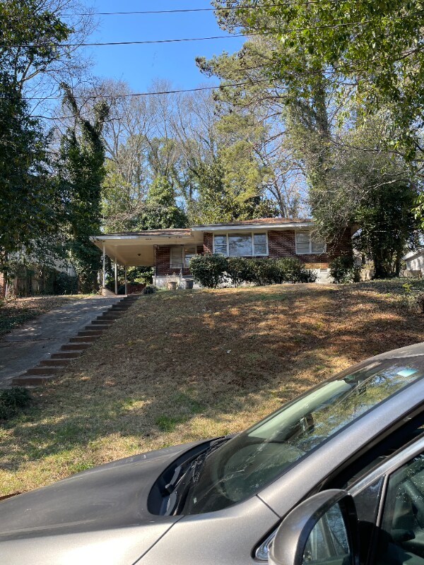 Building Photo - 505 Westchester Dr