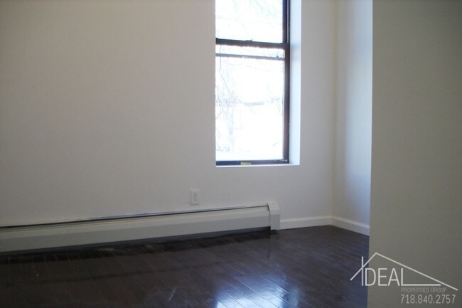 Building Photo - 206 Macdonough St