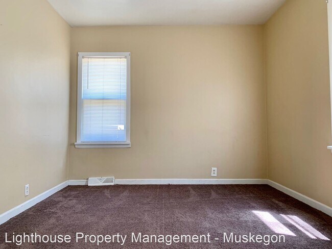 Building Photo - 2 br, 1 bath House - 1350 Adams St