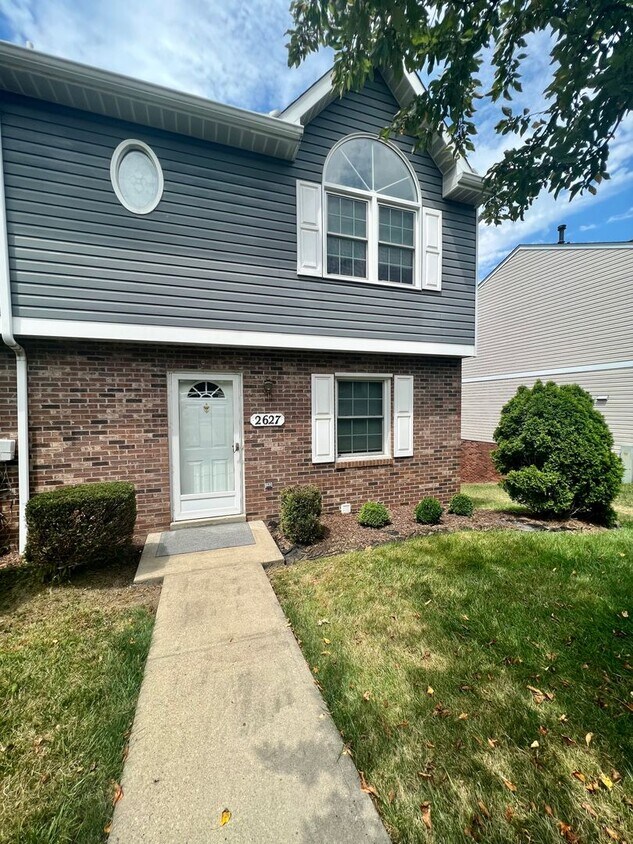 Primary Photo - Must See! 3 Bedroom 1.5 Bath - Oakdale - P...