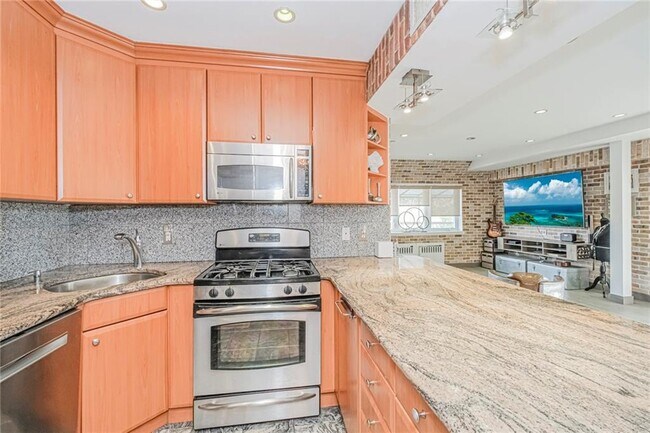 Foto del edificio - 3567 Shore Pkwy