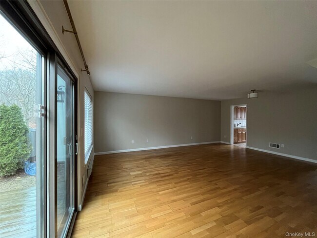 Building Photo - 11 Wildwood Rd