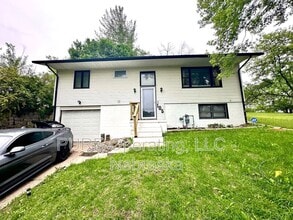 Building Photo - 105 N Elm St