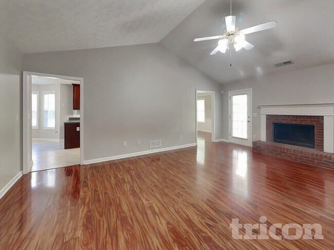 Foto del edificio - 515 Plantation Creek Dr