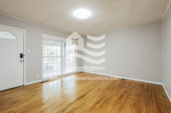 Foto del edificio - 8 Lynwood Dr