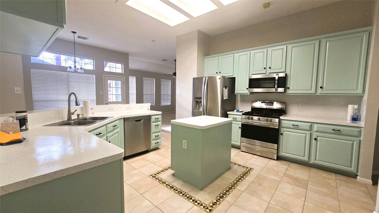 Building Photo - 95 S Dreamweaver Cir