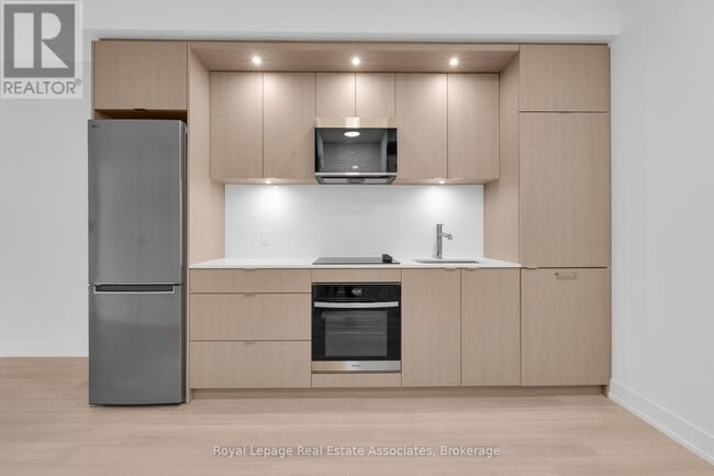 Building Photo - 60 Central Park Roadway