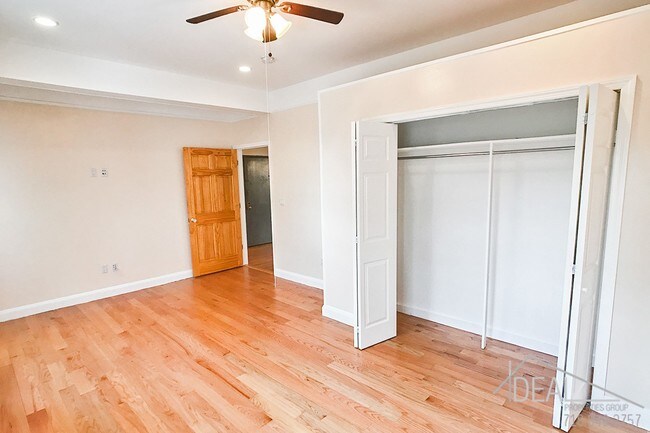 Foto del edificio - 275 20th St