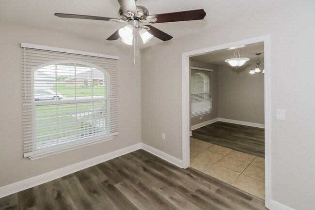 Building Photo - 803 Edith Dr