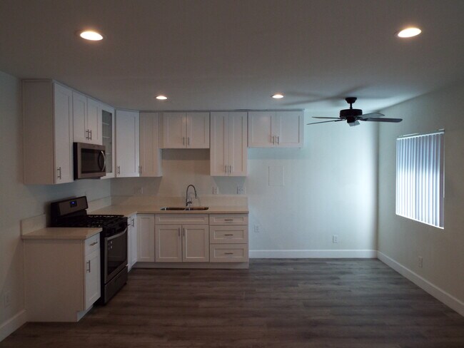 Kitchen - 7622 Pickering Ave