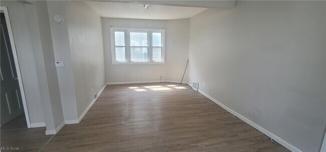 Building Photo - 1813 Willowdale Ave