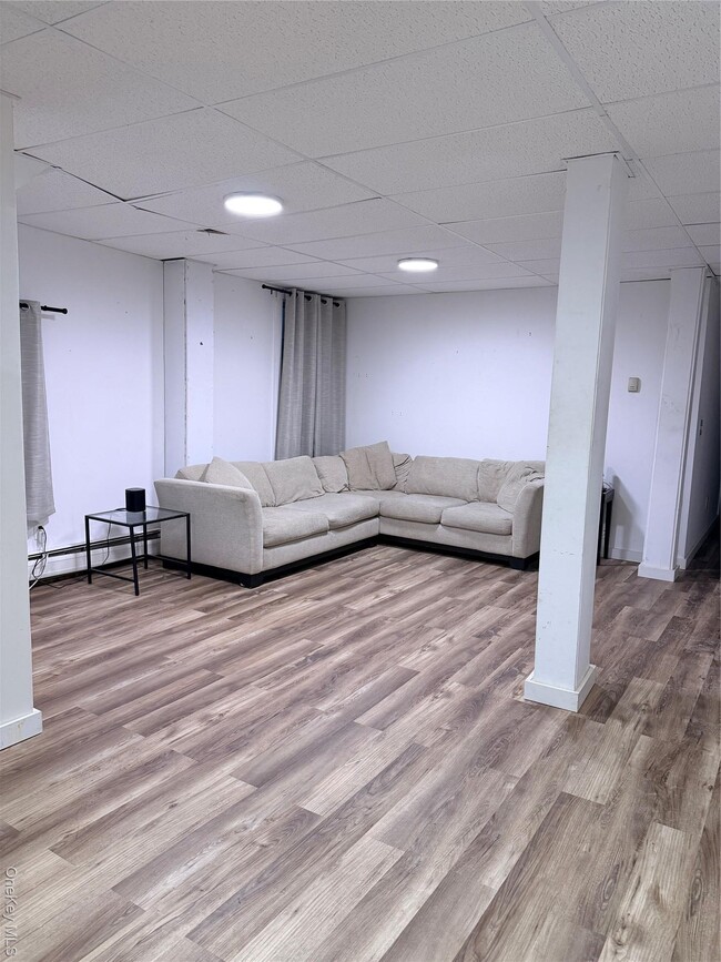 Building Photo - 9 1st St