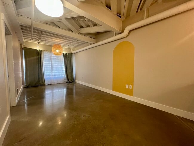 Building Photo - 305 Webster Ave