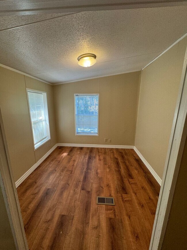 Foto del edificio - *NICE 4/2 MOBILE HOME ON FLOURNOY LUCAS*