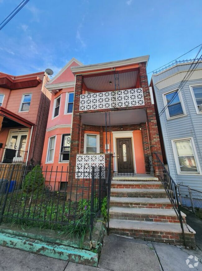 Building Photo - 271 Claremont Ave