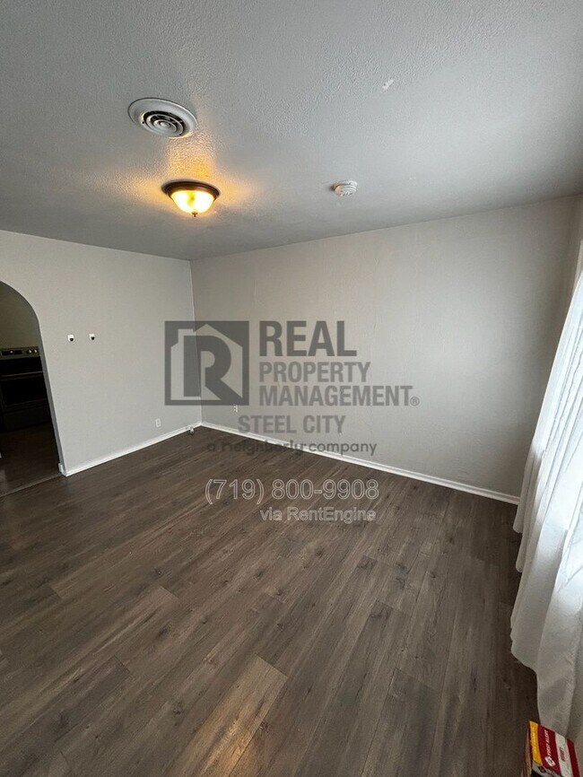 Foto del edificio - 1428 E Orman Ave