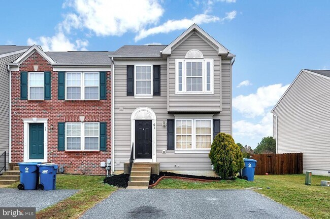 Front - 41 E Fred Cir